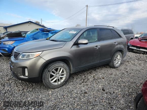 ✅ 2014 Kia Sorento LX • VIN: 5XYKT4A68EG435909 • Lot: 92684285. Listed on Copart with 251,910 mi. Free auction sales archive from the USA and detailed vehicle history report at DreamBid. Image 1.