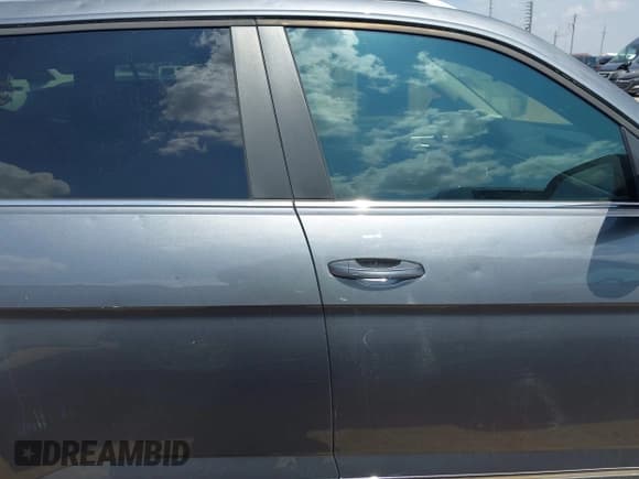 ✅ 2019 Volkswagen Atlas SEL • VIN: 1V2ER2CAXKC534182 • Lot: 42769937. Listed on IAAI with 63,601 mi. Free auction sales archive from the USA and detailed vehicle history report at DreamBid. Image 13.