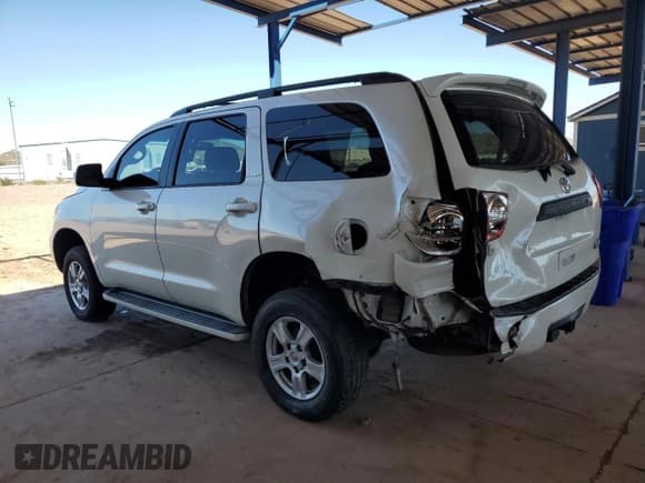 ✅ 2014 Toyota Sequoia Platinum • VIN: 5TDDY5G11ES108038 • Lot: 81698865. Listed on Copart with 199,837 mi. Free auction sales archive from the USA and detailed vehicle history report at DreamBid. Image 2.