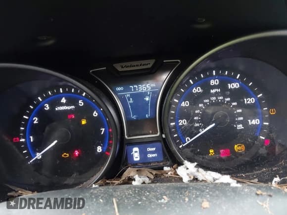 ✅ 2013 Hyundai Veloster Turbo • VIN: KMHTC6AE8DU096682 • Lot: 42974837. Wystawiony na IAAI z przebiegiem 77 365 mil. Bezpłatny archiwum sprzedaży aukcyjnych z USA i szczegółowy raport historii pojazdu na DreamBid. Zdjęcie 7.