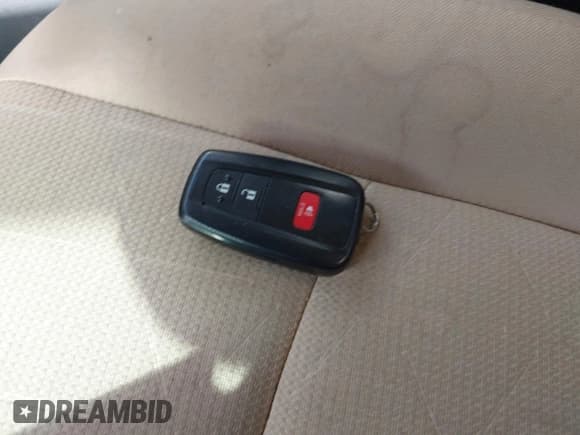 ✅ 2019 Toyota RAV4 XLE • VIN: 2T3W1RFV9KW054944 • Lot: 43463220. Listed on IAAI with 124,681 mi. Free auction sales archive from the USA and detailed vehicle history report at DreamBid. Image 11.