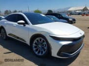 ✅ 2024 Toyota Crown XLE • VIN: JTDAAAAF2R3027013 • Lot: 42226856. Wystawiony na IAAI z przebiegiem 26 393 mil. Bezpłatny archiwum sprzedaży aukcyjnych z USA i szczegółowy raport historii pojazdu na DreamBid. Zdjęcie 1.