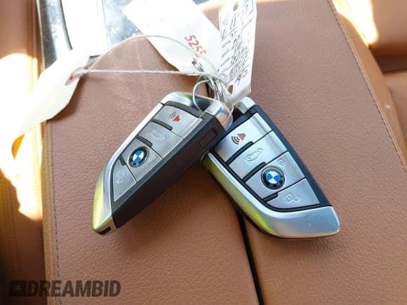 ✅ 2020 BMW 5 Series 540i xDrive • VIN: WBAJS3C07LCE31112 • Lot: 42547409. Wystawiony na IAAI z przebiegiem 42 093 mil. Bezpłatny archiwum sprzedaży aukcyjnych z USA i szczegółowy raport historii pojazdu na DreamBid. Zdjęcie 11.