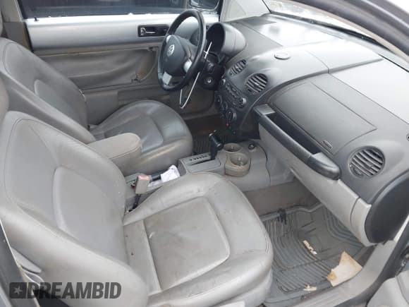 ✅ 2002 Volkswagen Beetle GLS • VIN: 3VWCK21C62M431984 • Lot: 43849062. Wystawiony na IAAI z przebiegiem 211 042 mil. Bezpłatny archiwum sprzedaży aukcyjnych z USA i szczegółowy raport historii pojazdu na DreamBid. Zdjęcie 5.