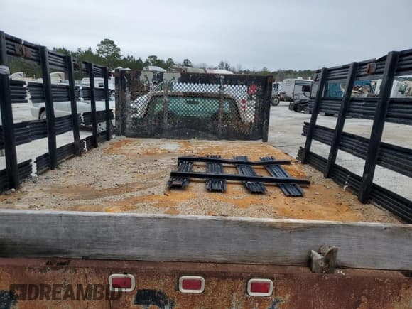 ✅ 1999 GMC Sierra 1500 • VIN: 1GDJC34R3XF087014 • Lot: 86367084. Wystawiony na Copart z przebiegiem 94 539 mil. Bezpłatny archiwum sprzedaży aukcyjnych z USA i szczegółowy raport historii pojazdu na DreamBid. Zdjęcie 10.