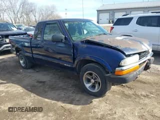 ✅ 2002 Chevrolet S-10 LS • VIN: 1GCCS19W728154519 • Лот: 41578046. Опубликован ранее на IAAI с пробегом 174 703 миль. Бесплатный доступ к архиву аукционных продаж из США и подробный отчёт об истории автомобиля на DreamBid. Изображение 1.