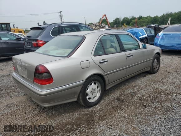✅ 1998 Mercedes-Benz C 230/260/280/320 • VIN: WDBHA23G8WA648546 • Lot: 60720975. Listed on Copart with 110,926 mi. Free auction sales archive from the USA and detailed vehicle history report at DreamBid. Image 3.