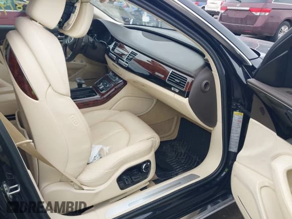 ✅ 2013 Audi A8 4.0L • VIN: WAUR2AFD5DN018209 • Lot: 41598191. Wystawiony na IAAI z przebiegiem 77 519 mil. Bezpłatny archiwum sprzedaży aukcyjnych z USA i szczegółowy raport historii pojazdu na DreamBid. Zdjęcie 5.