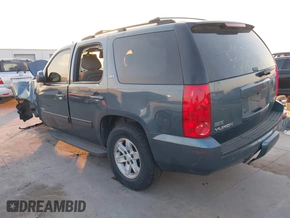 ✅ 2010 GMC Yukon SLT • VIN: 1GKUCCE05AR139528 • Lot: 43242377. Listed on IAAI with Not provided. Free auction sales archive from the USA and detailed vehicle history report at DreamBid. Image 3.
