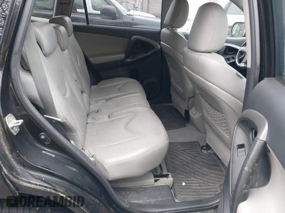 ✅ 2011 Toyota RAV4 Limited • VIN: 2T3DF4DV6BW113754 • Lot: 43714069. Listed on IAAI with 140,222 mi. Free auction sales archive from the USA and detailed vehicle history report at DreamBid. Image 8.