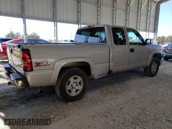 ✅ 2005 Chevrolet Silverado 1500 Z71 • VIN: 1GCEK19B75E118289 • Lot: 72653704. Wystawiony na Copart z przebiegiem 332 872 mil mil. Skorzystaj z bezpłatnego archiwum sprzedaży aukcyjnych z USA i zobacz szczegółowy raport historii pojazdu na DreamBid. Zdjęcie 3.