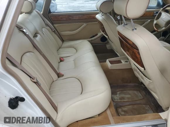 ✅ 1997 Jaguar XJ Vanden Plas • VIN: SAJKX6245VC805748 • Lot: 44275015. Wystawiony na Copart z przebiegiem 70 473 mil. Bezpłatny archiwum sprzedaży aukcyjnych z USA i szczegółowy raport historii pojazdu na DreamBid. Zdjęcie 10.