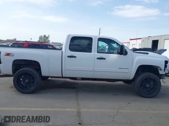 ✅ 2013 Chevrolet Silverado 2500HD LT • VIN: 1GC1KXCG2DF139002 • Lot: 41979888. Listed on IAAI with 198,634 mi. Free auction sales archive from the USA and detailed vehicle history report at DreamBid. Image 14.