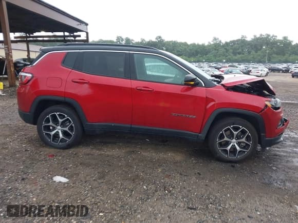 ✅ 2024 Jeep Compass Limited • VIN: 3C4NJDCNXRT167595 • Lot: 42992614. Wystawiony na IAAI z przebiegiem 9 667 mil. Bezpłatny archiwum sprzedaży aukcyjnych z USA i szczegółowy raport historii pojazdu na DreamBid. Zdjęcie 13.