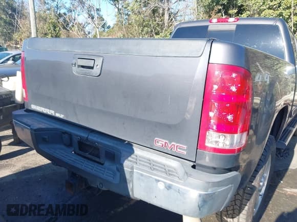 ✅ 2011 GMC Sierra 2500HD SLT • VIN: 1GT121E87BF179897 • Lot: 41239566. Listed on IAAI with 147,739 mi. Free auction sales archive from the USA and detailed vehicle history report at DreamBid. Image 16.