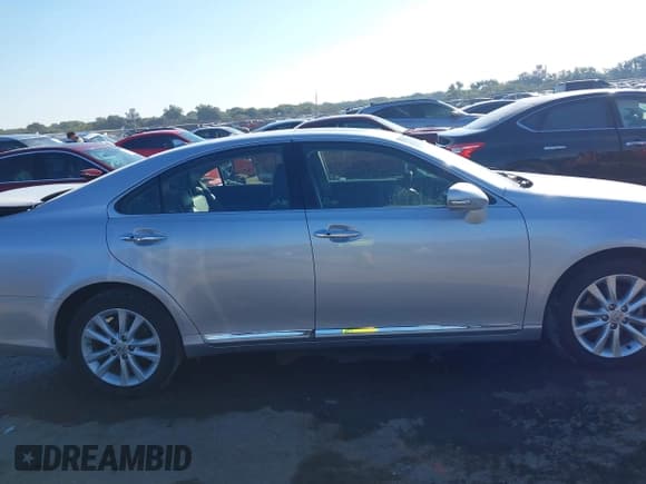✅ 2011 Lexus ES 330 • VIN: JTHBK1EG8B2471026 • Lot: 43453233. Wystawiony na IAAI z przebiegiem 227 385 mil. Bezpłatny archiwum sprzedaży aukcyjnych z USA i szczegółowy raport historii pojazdu na DreamBid. Zdjęcie 13.