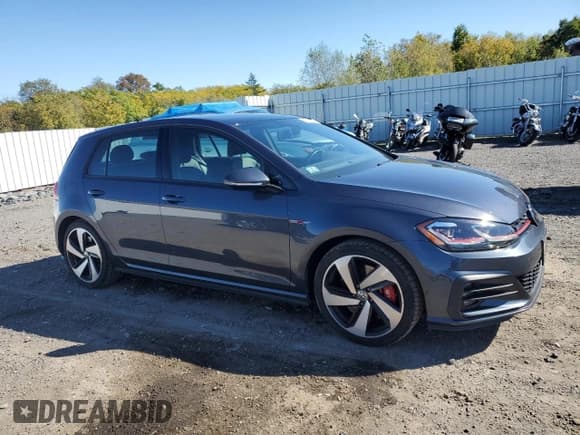 ✅ 2018 Volkswagen Golf GTI S • VIN: 3VW547AU4JM263379 • Lot: 85568665. Wystawiony na Copart z przebiegiem 37 879 mil. Bezpłatny archiwum sprzedaży aukcyjnych z USA i szczegółowy raport historii pojazdu na DreamBid. Zdjęcie 4.