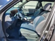 ✅ 2024 Kia EV9 GT-Line • VIN: KNDAEFS57R6030561 • Lot: 82071065. Wystawiony na Copart z przebiegiem 9 394 mil. Bezpłatny archiwum sprzedaży aukcyjnych z USA i szczegółowy raport historii pojazdu na DreamBid. Zdjęcie 7.