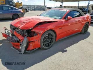 ✅ 2018 Ford Mustang GT Premium • VIN: 1FATP8FF0J5165687 • Lot: 80009985. Wystawiony na Copart z przebiegiem 47 677 mil. Bezpłatny archiwum sprzedaży aukcyjnych z USA i szczegółowy raport historii pojazdu na DreamBid. Zdjęcie 1.