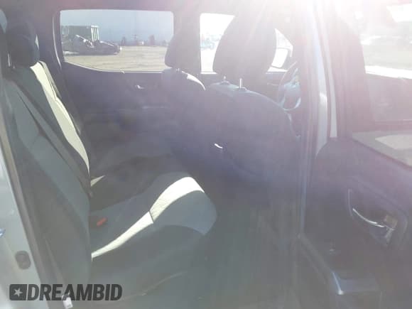 ✅ 2022 Toyota Tacoma SR • VIN: 3TMCZ5AN8NM472963 • Lot: 43314634. Listed on IAAI with 14,105 mi. Free auction sales archive from the USA and detailed vehicle history report at DreamBid. Image 8.