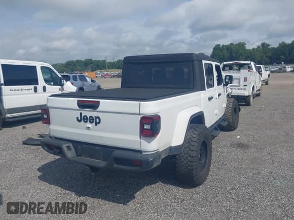 ✅ 2021 Jeep Gladiator Willys • VIN: 1C6HJTAG5ML602028 • Lot: 42965638. Wystawiony na IAAI z przebiegiem 31 500 mil. Bezpłatny archiwum sprzedaży aukcyjnych z USA i szczegółowy raport historii pojazdu na DreamBid. Zdjęcie 4.