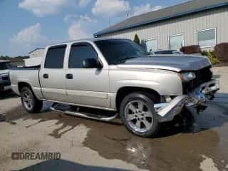 ✅ 2006 Chevrolet Silverado 1500 LT1 • VIN: 2GCEK13T961130173 • Lot: 69500414. Wystawiony na Copart z przebiegiem 195 532 mil mil. Skorzystaj z bezpłatnego archiwum sprzedaży aukcyjnych z USA i zobacz szczegółowy raport historii pojazdu na DreamBid. Zdjęcie 4.