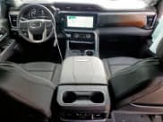 ✅ 2025 GMC Sierra 2500HD Denali • VIN: 1GT4UREY7SF243166 • Lot: 57823035. Wystawiony na Copart z przebiegiem 6 305 mil. Bezpłatny archiwum sprzedaży aukcyjnych z USA i szczegółowy raport historii pojazdu na DreamBid. Zdjęcie 8.