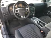 ✅ 2014 Dodge Challenger SXT • VIN: 2C3CDYAG1EH101194 • Lot: 84743424. Wystawiony na Copart z przebiegiem 135 233 mil. Bezpłatny archiwum sprzedaży aukcyjnych z USA i szczegółowy raport historii pojazdu na DreamBid. Zdjęcie 8.