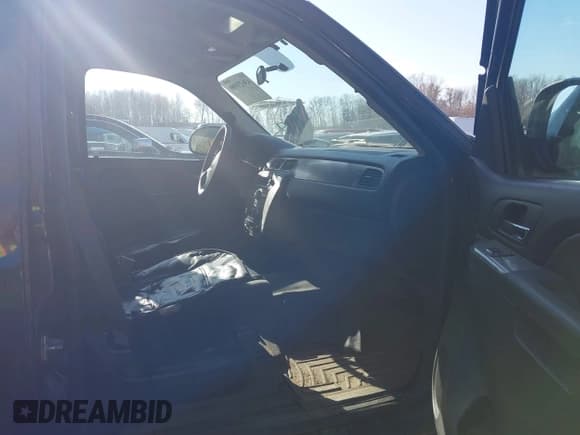 ✅ 2014 Chevrolet Tahoe Commercial • VIN: 1GNLC2E0XER158929 • Lot: 43623990. Wystawiony na IAAI z przebiegiem 150 104 mil. Bezpłatny archiwum sprzedaży aukcyjnych z USA i szczegółowy raport historii pojazdu na DreamBid. Zdjęcie 5.