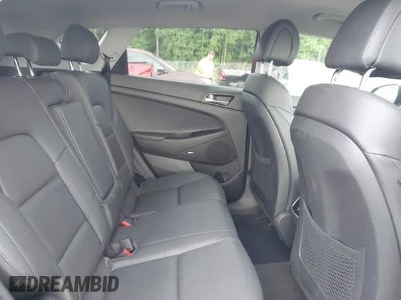 2018 Hyundai Tucson SEL z VIN KM8J33A43JU675099, wystawiony jako IAAI lot #42525066 z przebiegiem 130 289 mil mil oraz . Historia ofert i sprzedaży dostępna na DreamBid. Obrazek 8.