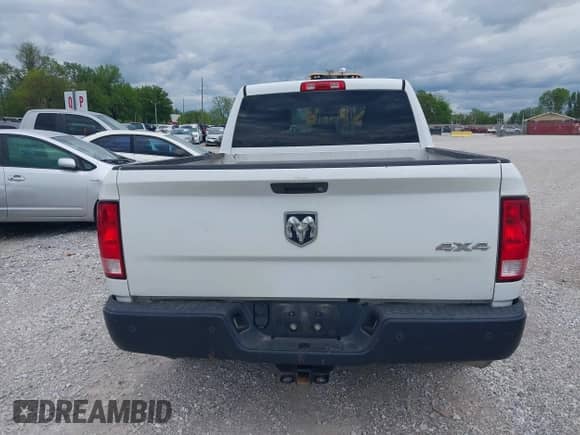 2015 Ram 1500 Express z VIN 1C6RR7FT9FS708212, wystawiony jako IAAI lot #42161725 z przebiegiem 240 892 mil mil oraz . Historia ofert i sprzedaży dostępna na DreamBid. Obrazek 16.