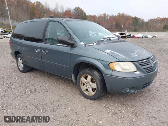 ✅ 2005 Dodge Caravan SXT • VIN: 2D4GP44L05R435073 • Lot: 43633448. Wystawiony na IAAI z przebiegiem 359 537 mil. Bezpłatny archiwum sprzedaży aukcyjnych z USA i szczegółowy raport historii pojazdu na DreamBid. Zdjęcie 1.