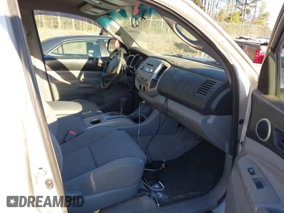 ✅ 2008 Toyota Tacoma • VIN: 5TELU42N28Z573527 • Lot: 43636862. Wystawiony na IAAI z przebiegiem 171 972 mil. Bezpłatny archiwum sprzedaży aukcyjnych z USA i szczegółowy raport historii pojazdu na DreamBid. Zdjęcie 5.