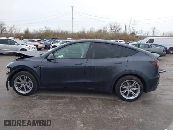 ✅ 2024 Tesla Model Y Long Range • VIN: 7SAYGDEE9RA265508 • Lot: 43685983. Wystawiony na IAAI z przebiegiem 33 217 mil. Bezpłatny archiwum sprzedaży aukcyjnych z USA i szczegółowy raport historii pojazdu na DreamBid. Zdjęcie 15.