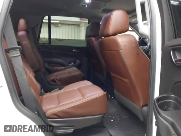 2020 Chevrolet Tahoe Premier z VIN 1GNSKCKJ3LR193830, wystawiony jako IAAI lot #42476342 z przebiegiem 72 405 mil mil oraz . Historia ofert i sprzedaży dostępna na DreamBid. Obrazek 8.