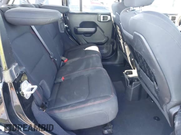 ✅ 2020 Jeep Wrangler Unlimited Rubicon • VIN: 1C4HJXFN4LW283872 • Lot: 41340974. Wystawiony na IAAI z przebiegiem 72 181 mil. Bezpłatny archiwum sprzedaży aukcyjnych z USA i szczegółowy raport historii pojazdu na DreamBid. Zdjęcie 8.