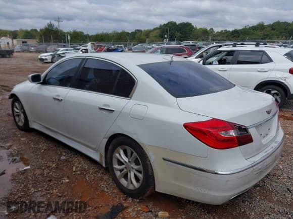 ✅ 2013 Hyundai Genesis 3.8L • VIN: KMHGC4DD2DU250120 • Lot: 43340512. Wystawiony na IAAI z przebiegiem 199 282 mil. Bezpłatny archiwum sprzedaży aukcyjnych z USA i szczegółowy raport historii pojazdu na DreamBid. Zdjęcie 3.