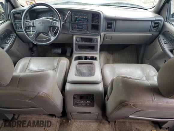 ✅ 2003 Chevrolet Suburban LT • VIN: 3GNFK16Z53G255685 • Lot: 89187135. Listed on Copart with 215,611 mi. Free auction sales archive from the USA and detailed vehicle history report at DreamBid. Image 8.