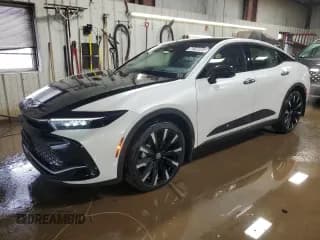 ✅ 2025 Toyota Crown Platinum • VIN: JTDAFAAF3S3010776 • Lot: 48190555. Wystawiony na Copart z przebiegiem 7 291 mil. Bezpłatny archiwum sprzedaży aukcyjnych z USA i szczegółowy raport historii pojazdu na DreamBid. Zdjęcie 1.