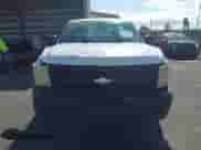 2009 Chevrolet Silverado 1500 Work Truck z VIN 1GCEC14X99Z146237, wystawiony jako IAAI lot #42499184 z przebiegiem 174 843 mil mil oraz . Historia ofert i sprzedaży dostępna na DreamBid. Obrazek 6.