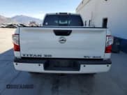 ✅ 2017 Nissan Titan Platinum Reserve • VIN: 1N6BA1F46HN573714 • Lot: 81118715. Wystawiony na Copart z przebiegiem 85 921 mil. Bezpłatny archiwum sprzedaży aukcyjnych z USA i szczegółowy raport historii pojazdu na DreamBid. Zdjęcie 6.