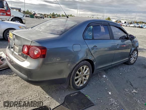 ✅ 2010 Volkswagen Jetta SE • VIN: 3VWRZ7AJ2AM127406 • Lot: 96116975. Listed on Copart with 153,298 mi. Free auction sales archive from the USA and detailed vehicle history report at DreamBid. Image 3.