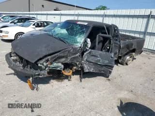 2003 Chevrolet S-10 z VIN 1GCCS19H938128829, wystawiony jako Copart lot #58969655 z przebiegiem Nie podano mil oraz Szkoda całkowita • Salvage title. Historia ofert i sprzedaży dostępna na DreamBid. Obrazek 1.