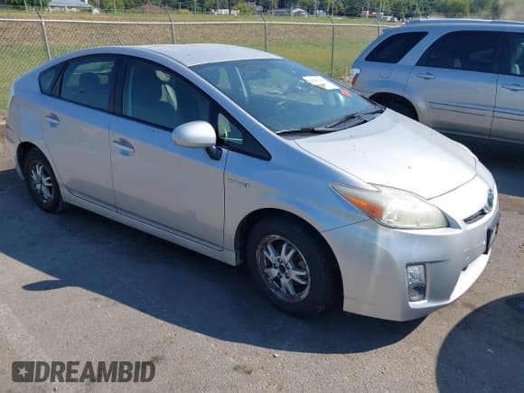 ✅ 2010 Toyota Prius III • VIN: JTDKN3DU2A0106055 • Лот: 43242134. Опубликован ранее на IAAI с пробегом 198 814 миль. Бесплатный доступ к архиву аукционных продаж из США и подробный отчёт об истории автомобиля на DreamBid. Изображение 1.