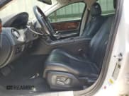 ✅ 2013 Jaguar XJ • VIN: SAJWA1C75D8V40541 • Lot: 62592345. Wystawiony na Copart z przebiegiem 70 159 mil. Bezpłatny archiwum sprzedaży aukcyjnych z USA i szczegółowy raport historii pojazdu na DreamBid. Zdjęcie 7.