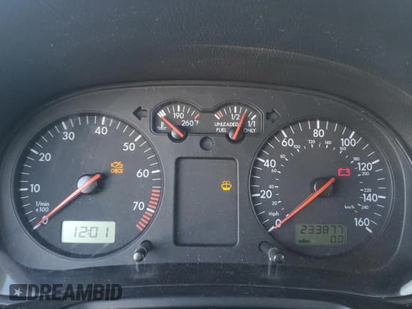 ✅ 1999 Volkswagen Golf • VIN: WVWGC31J0XW595485 • Lot: 90272995. Listed on Copart with 233,877 mi. Free auction sales archive from the USA and detailed vehicle history report at DreamBid. Image 9.