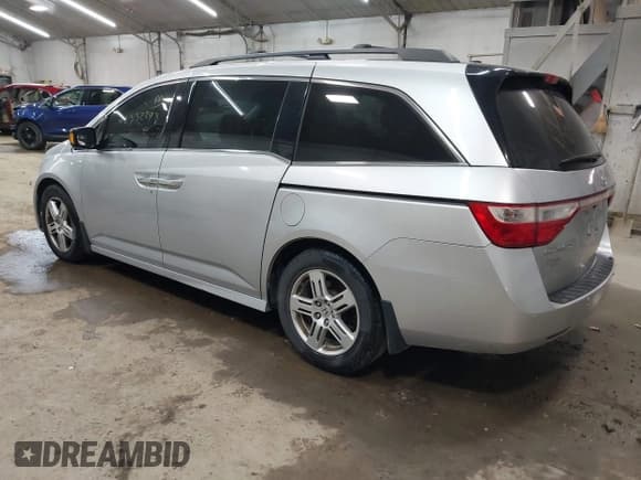 ✅ 2012 Honda Odyssey Touring • VIN: 5FNRL5H99CB052361 • Lot: 42332298. Listed on IAAI with 185,914 mi. Free auction sales archive from the USA and detailed vehicle history report at DreamBid. Image 3.