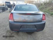 ✅ 2017 Chrysler 300 S • VIN: 2C3CCAGGXHH553263 • Lot: 90668805. Wystawiony na Copart z przebiegiem 93 985 mil. Bezpłatny archiwum sprzedaży aukcyjnych z USA i szczegółowy raport historii pojazdu na DreamBid. Zdjęcie 6.