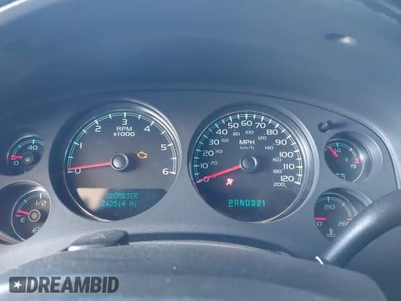 ✅ 2007 Chevrolet Suburban LTZ • VIN: 3GNFC160X7G124546 • Lot: 42062201. Listed on IAAI with 242,514 mi. Free auction sales archive from the USA and detailed vehicle history report at DreamBid. Image 7.