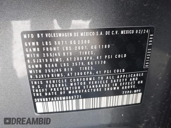 ✅ 2024 Volkswagen Tiguan SE R-Line Black • VIN: 3VV8B7AX9RM099771 • Lot: 42948635. Wystawiony na IAAI z przebiegiem 11 985 mil. Bezpłatny archiwum sprzedaży aukcyjnych z USA i szczegółowy raport historii pojazdu na DreamBid. Zdjęcie 9.